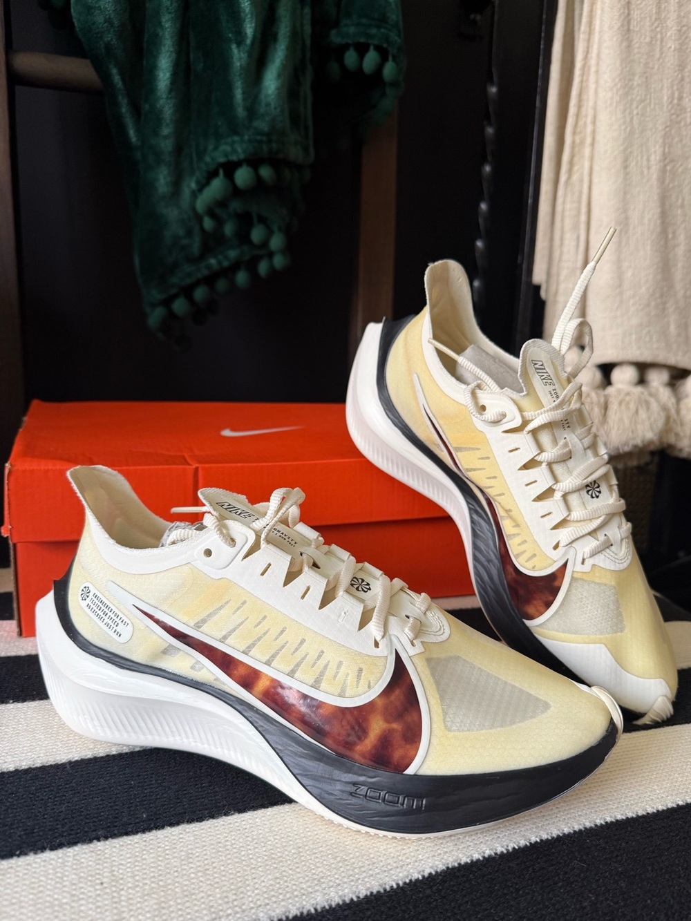 Women’s Nike Zoom Gravity Sail Tortoise Running Shoes